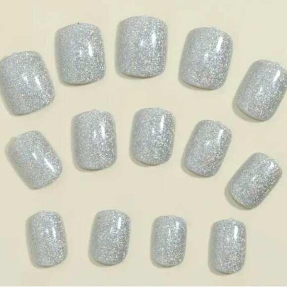 Women's Girls 24 pcs Nail Kit - Silver Glitter Press On Nails - Short Square - Picture 2 of 5